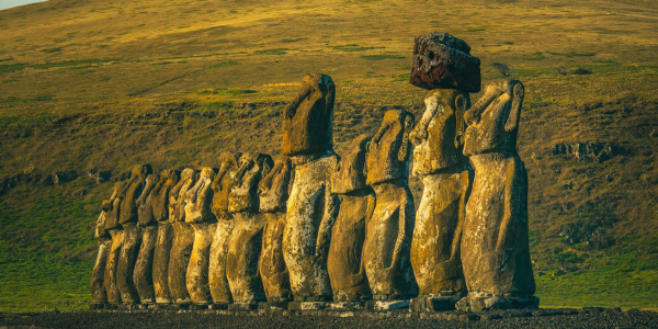 Moai on Rapa Nui aligned with the island's freshwater sources