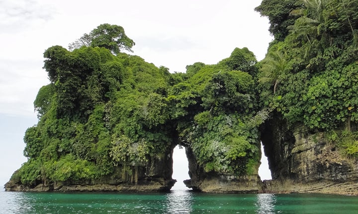 Turquoise Caribbean water and overwater villas in Bocas del Toro, Panama
