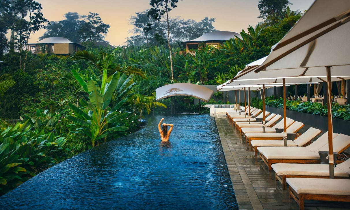 Lapas Bar | Swim-Up And Poolside Cocktails