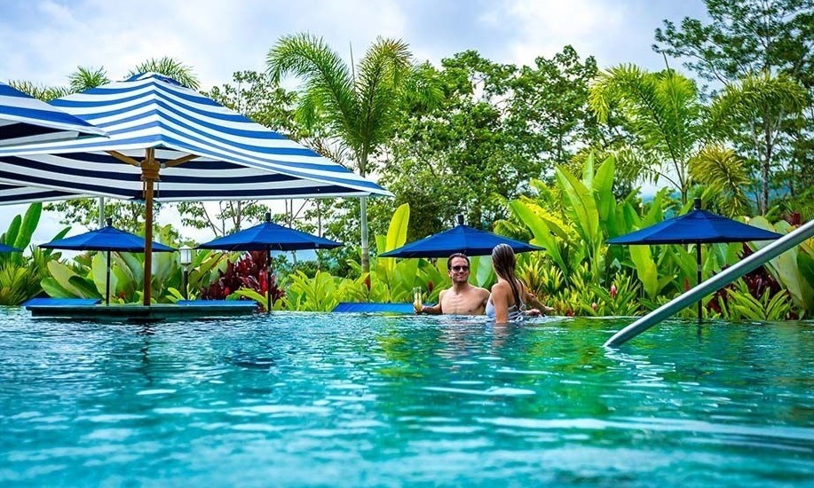 Cielito Lindo | Swim-Up Bar